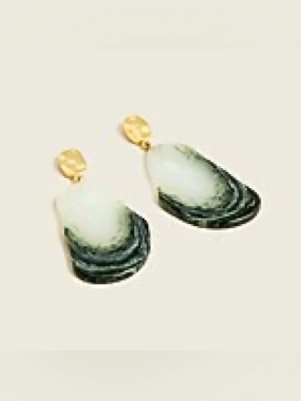 Made-in-Italy resin oblong drop earrings - Picture 4 of 4